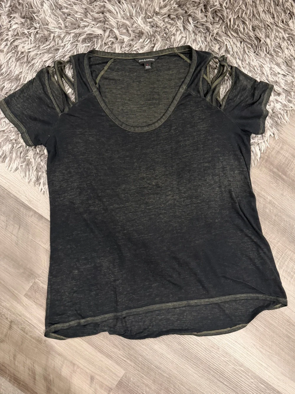 Rock & Republic Black Short Sleeve Cutout Shoulder Tee - Picture 1 of 7